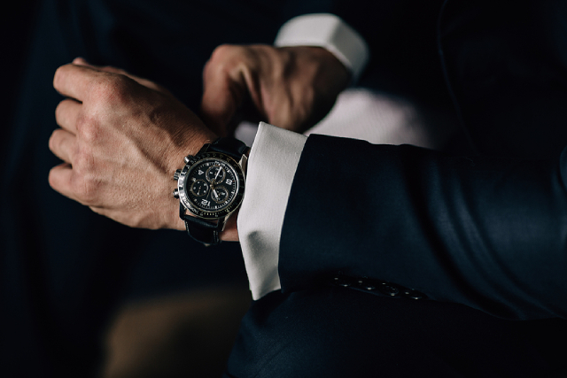 How to Authenticate a Pre-Owned Luxury Watch Before Buying